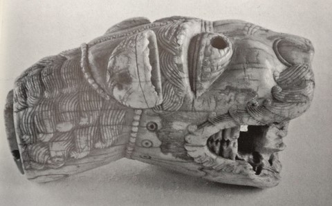 ttête de lion en ivoire XIIe